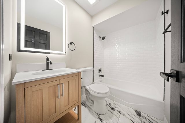 2237 W Polk Street, Chicago, IL 60612