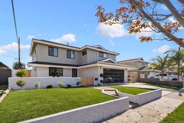 21792 Kaneohe Ln, Huntington Beach, CA 92646