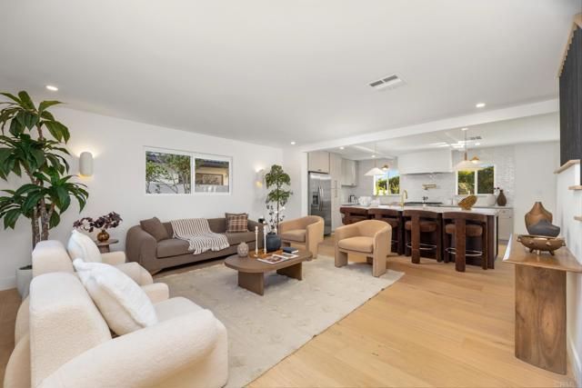 21792 Kaneohe Ln, Huntington Beach, CA 92646