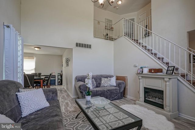 8 DOWNING LN, Sewell, NJ 08080