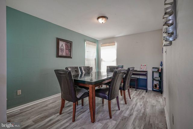 8 DOWNING LN, Sewell, NJ 08080