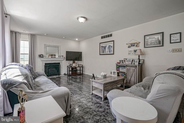 8 DOWNING LN, Sewell, NJ 08080