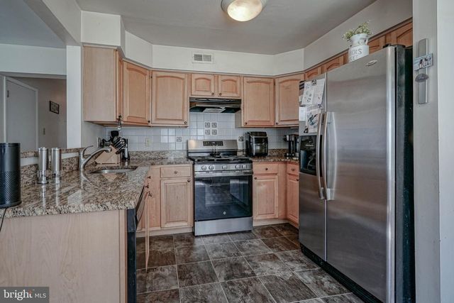 8 DOWNING LN, Sewell, NJ 08080