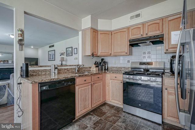 8 DOWNING LN, Sewell, NJ 08080