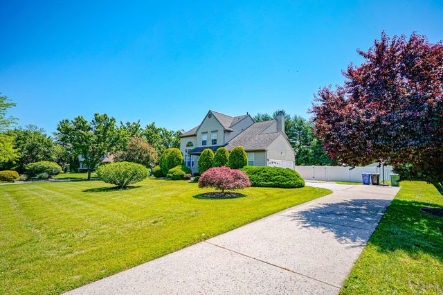 8 DOWNING LN, Sewell, NJ 08080