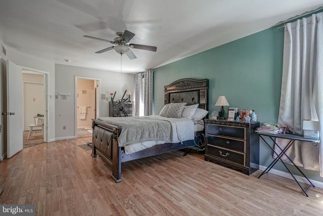 8 DOWNING LN, Sewell, NJ 08080