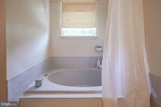 8 DOWNING LN, Sewell, NJ 08080