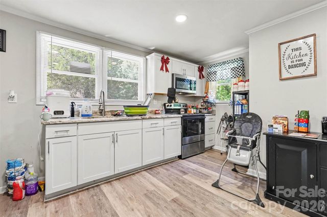1104 W 7th Avenue, Gastonia, NC 28052
