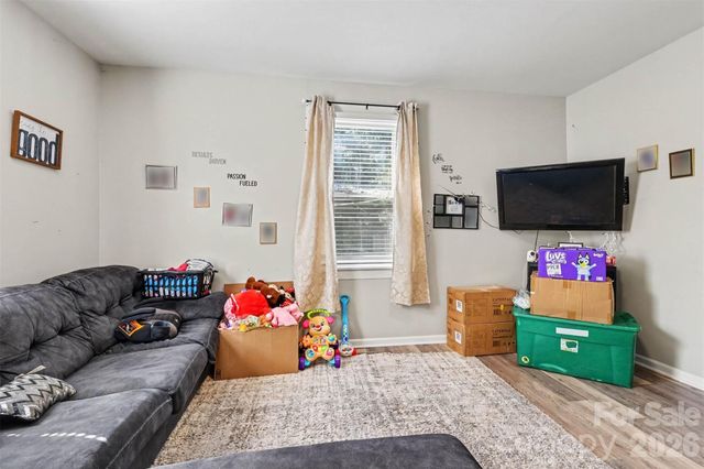 1104 W 7th Avenue, Gastonia, NC 28052