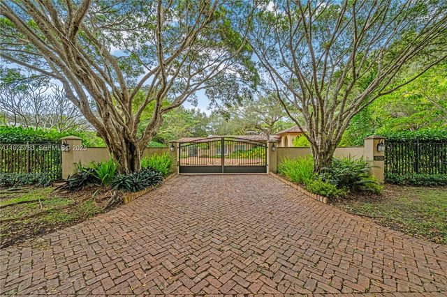 6755 SW 99th Ter, Pinecrest, FL 33156