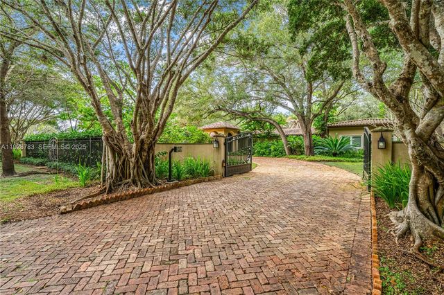 6755 SW 99th Ter, Pinecrest, FL 33156