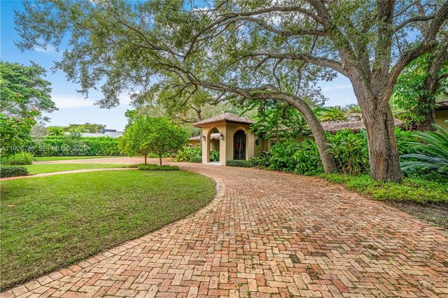 6755 SW 99th Ter, Pinecrest, FL 33156