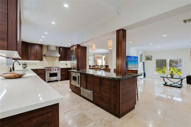 6755 SW 99th Ter, Pinecrest, FL 33156