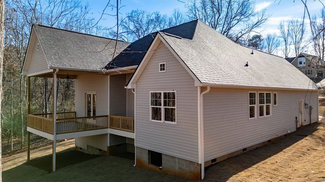 103 Bunker Lane, Westminster, SC 29693