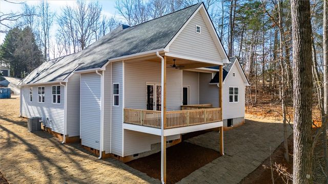 103 Bunker Lane, Westminster, SC 29693