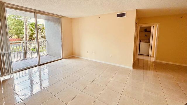 631 SW 111th Ln 205, Pembroke Pines, FL 33025