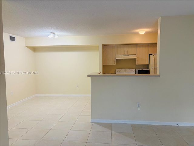 631 SW 111th Ln 205, Pembroke Pines, FL 33025