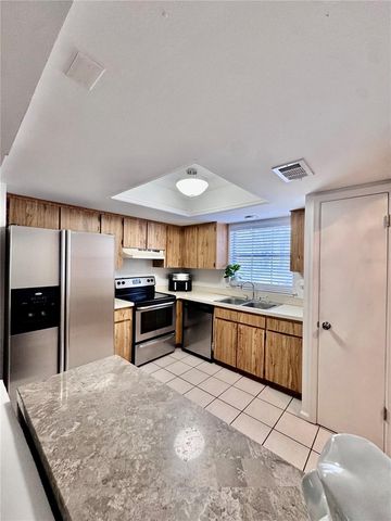 14804 WINDING CREEK COURT, Tampa, FL 33613