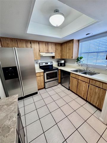 14804 WINDING CREEK COURT, Tampa, FL 33613