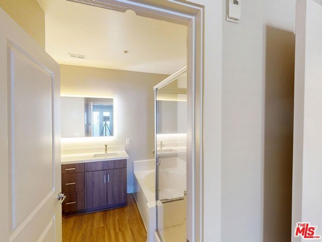 1041 Glendon Avenue 4151, Los Angeles, CA 90024