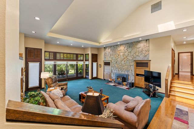 254 El Camino Way, Grants Pass, OR 97526