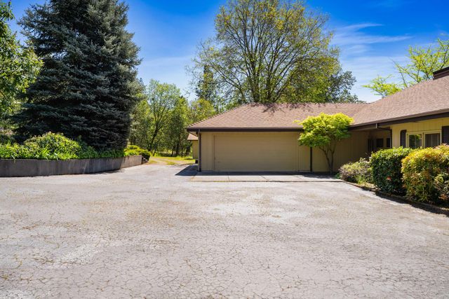 254 El Camino Way, Grants Pass, OR 97526