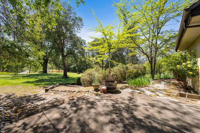 254 El Camino Way, Grants Pass, OR 97526