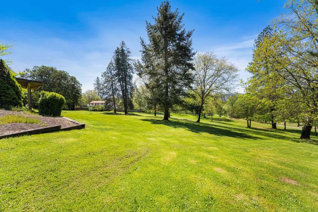 254 El Camino Way, Grants Pass, OR 97526