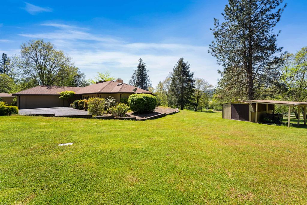 254 El Camino Way, Grants Pass, OR 97526