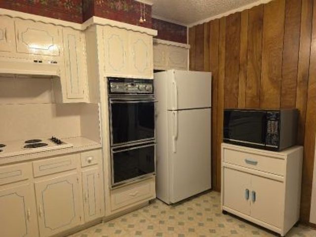 209 Helen Drive, Arlington, TX 76011