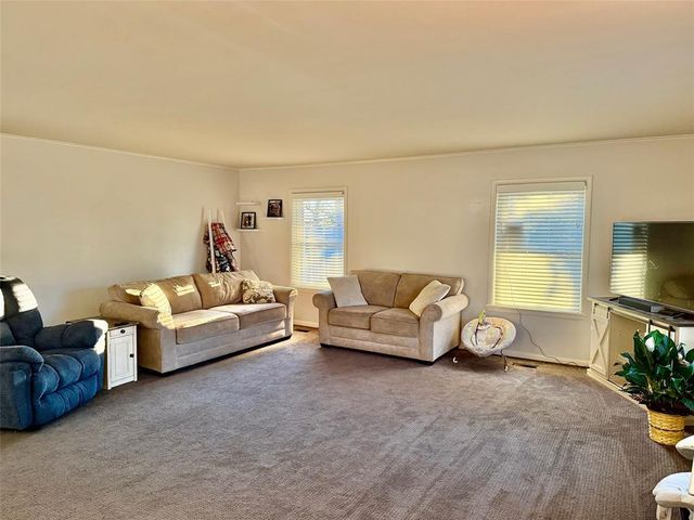 721 E 4th Street, Chandler, OK 74834