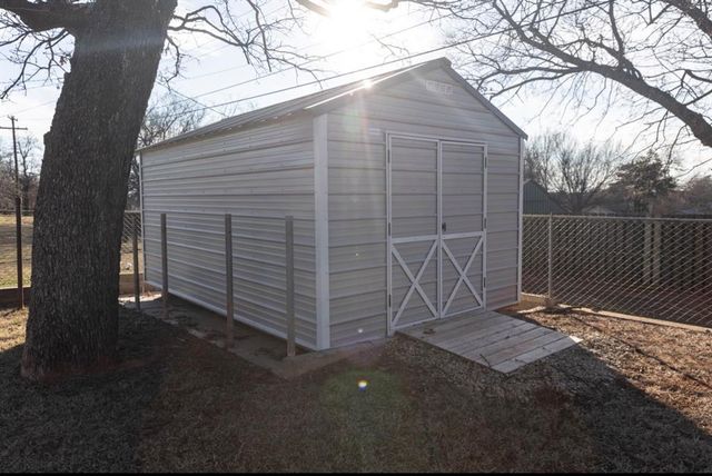 721 E 4th Street, Chandler, OK 74834