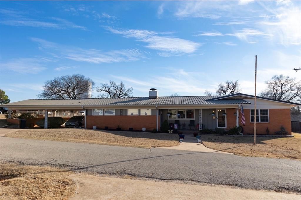 721 E 4th Street, Chandler, OK 74834