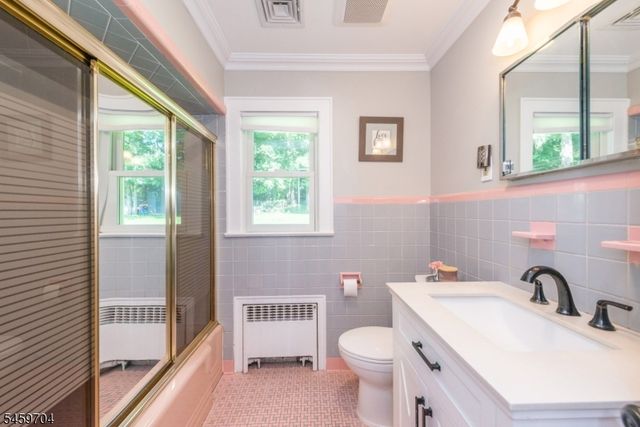 47 Grove St, West Milford Twp., NJ 07438