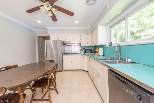 47 Grove St, West Milford Twp., NJ 07438