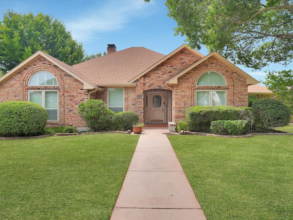 1304 Carriage Creek Drive, Desoto, TX 75115 — photo 4