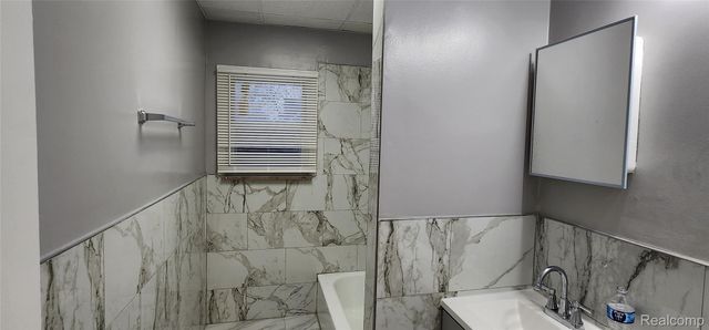 11705 Mackay Street, Hamtramck, MI 48212