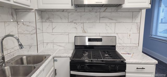 11705 Mackay Street, Hamtramck, MI 48212