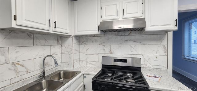 11705 Mackay Street, Hamtramck, MI 48212