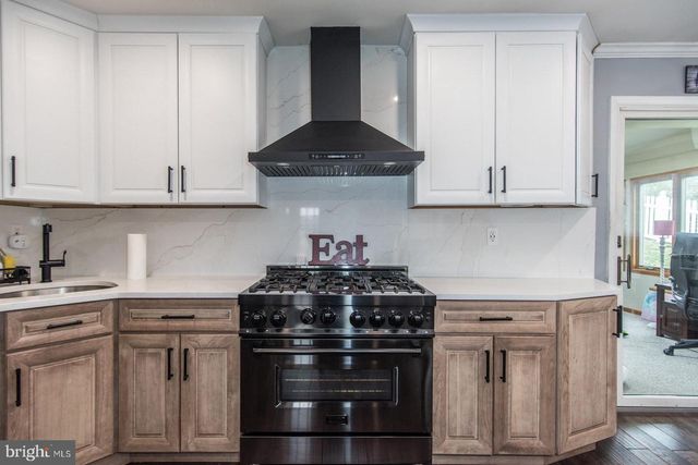 3278 OAK RD, Huntingdon Valley, PA 19006