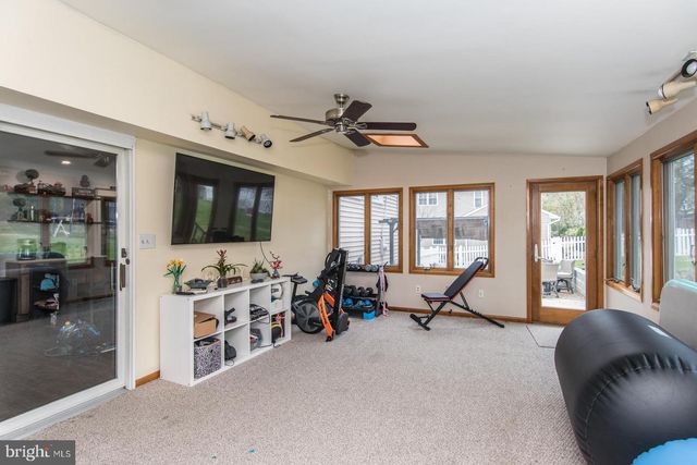 3278 OAK RD, Huntingdon Valley, PA 19006