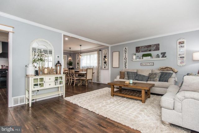 3278 OAK RD, Huntingdon Valley, PA 19006