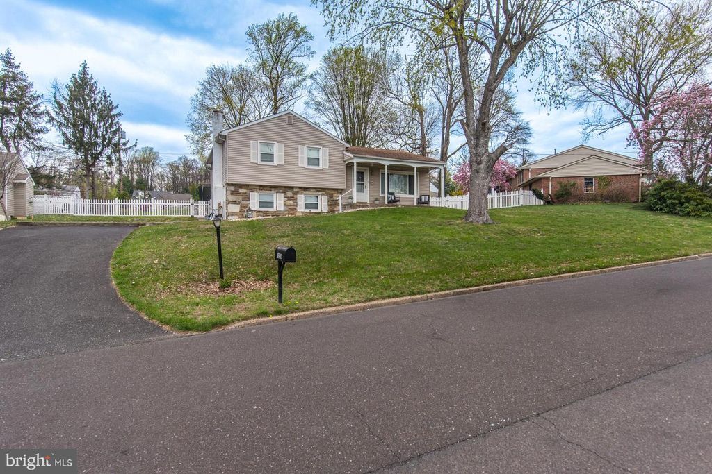 3278 OAK RD, Huntingdon Valley, PA 19006