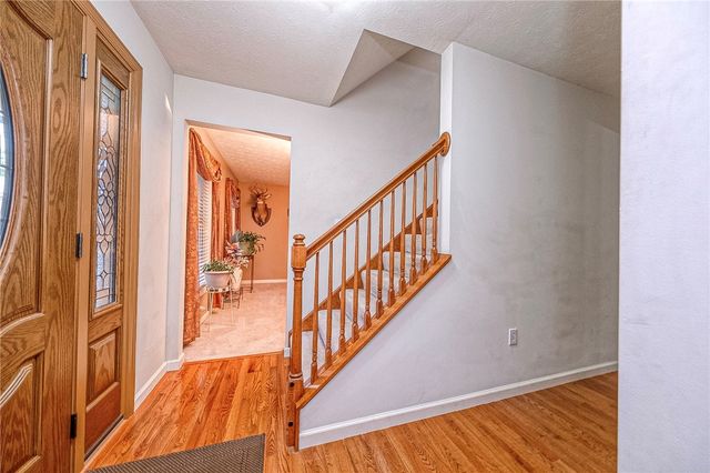 417 Farrington Dr, Seven Fields Boro, PA 16046