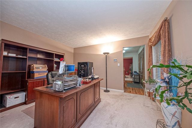417 Farrington Dr, Seven Fields Boro, PA 16046