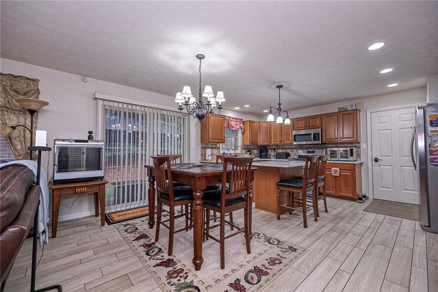 417 Farrington Dr, Seven Fields Boro, PA 16046