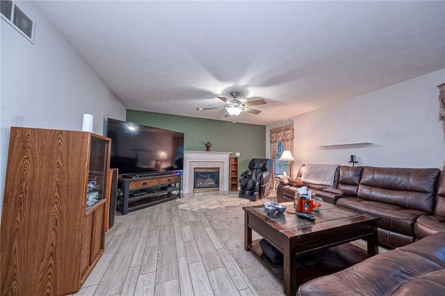 417 Farrington Dr, Seven Fields Boro, PA 16046