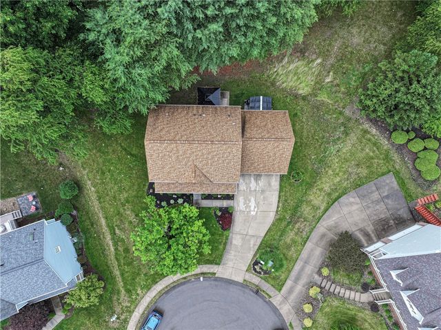 417 Farrington Dr, Seven Fields Boro, PA 16046
