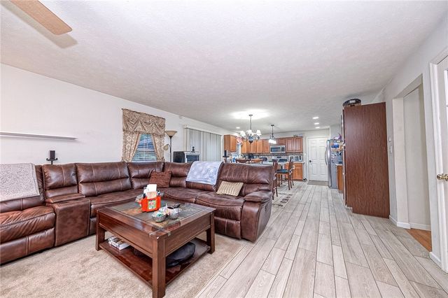 417 Farrington Dr, Seven Fields Boro, PA 16046