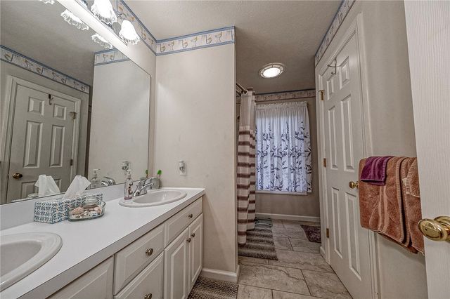 417 Farrington Dr, Seven Fields Boro, PA 16046